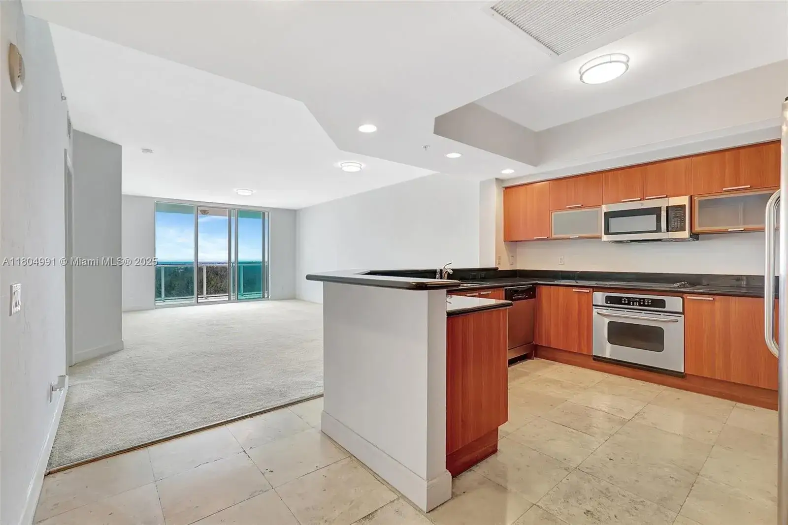 3 bedroom 3 bath Residential for sale at 14951 Royal Oaks Ln # 1406, North Miami FL 33181
