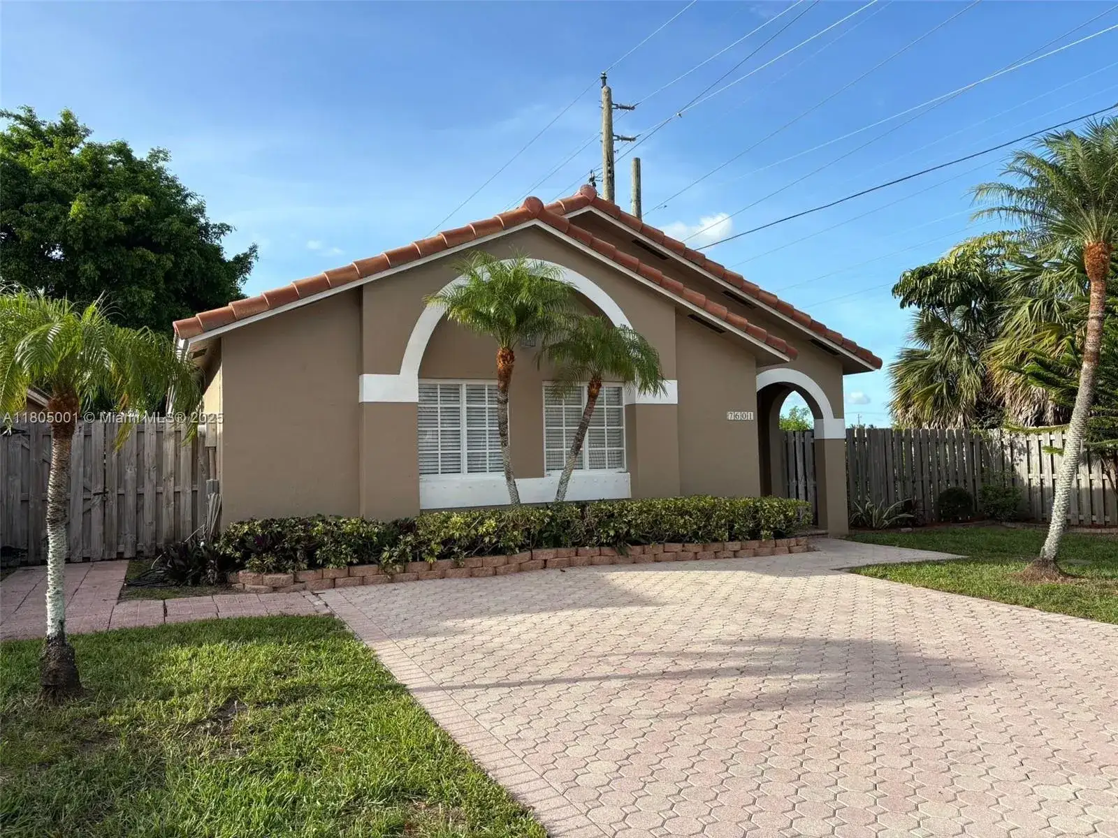 3 bedroom 2 bath Residential for sale at 7601 NW 166th Ter, Hialeah FL 33015