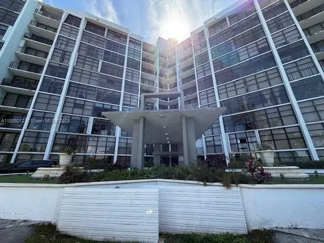 2 bedroom 2 bath Residential for sale at 200 Leslie Dr # 829, Hallandale Beach FL 33009