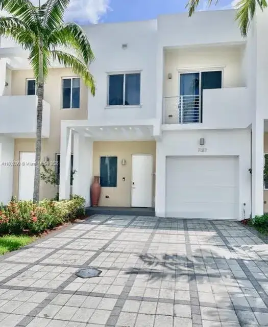3 bedroom 2 bath Residential for sale at 7187 NW 103rd Path, Doral FL 33178