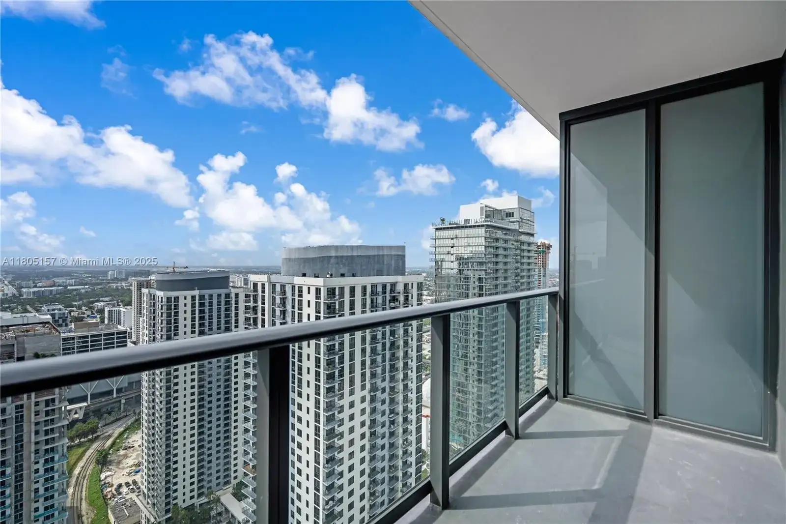 1 bedroom 1 bath Residential Lease for rent at 601 NE 1st # 4204, Miami FL 33132