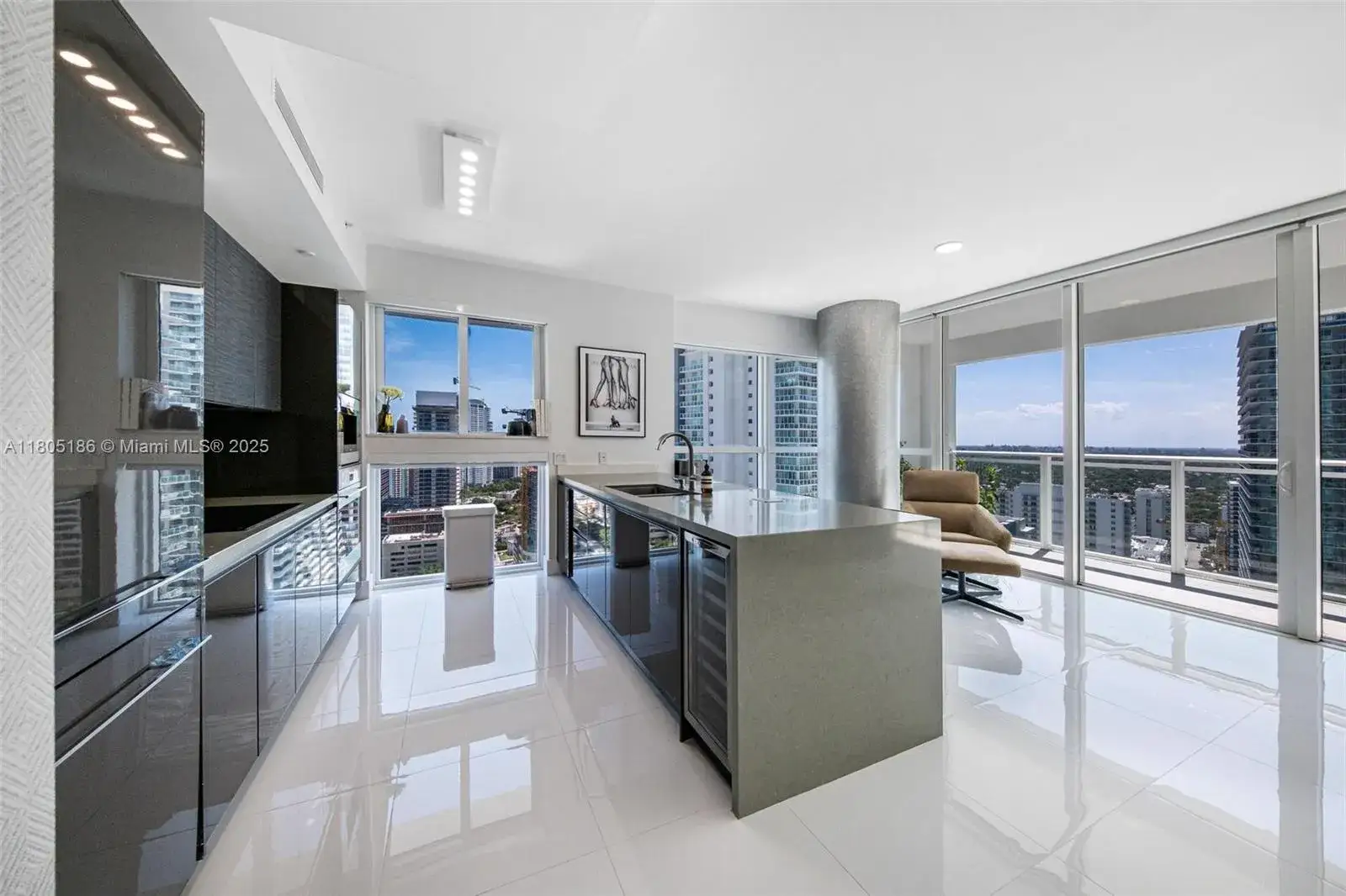 2 bedroom 2 bath Residential for sale at 1080 Brickell Ave # 2901, Miami FL 33131