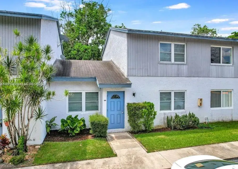 3 bedroom 2 bath Residential Lease for rent at 7211 W Sunrise # 7211, Plantation FL 33313