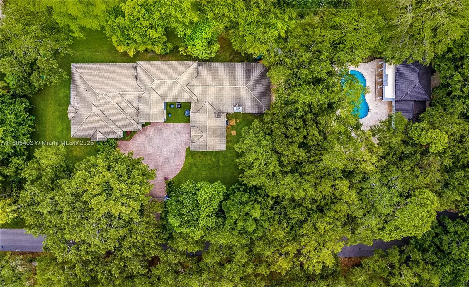 7 bedroom 7 bath Residential for sale at 8941 SW 65th Ct, Pinecrest FL 33156