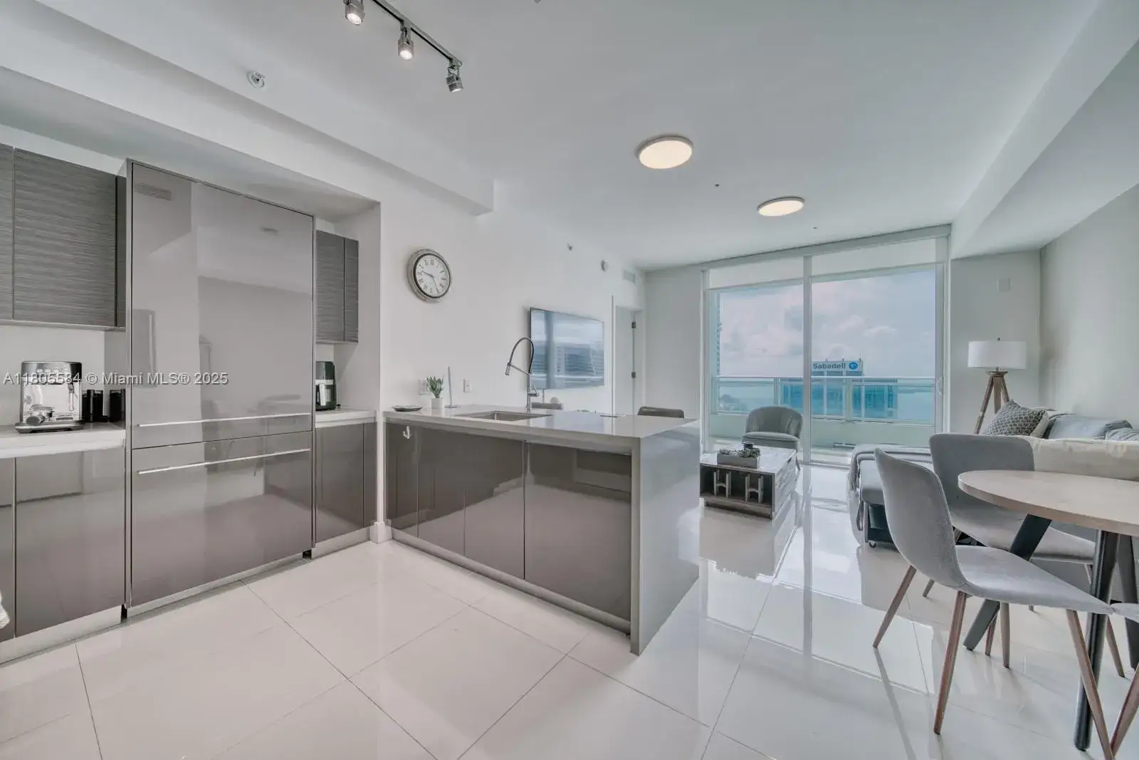 1 bedroom 1 bath Residential for sale at 1080 Brickell Ave # 3802, Miami FL 33131
