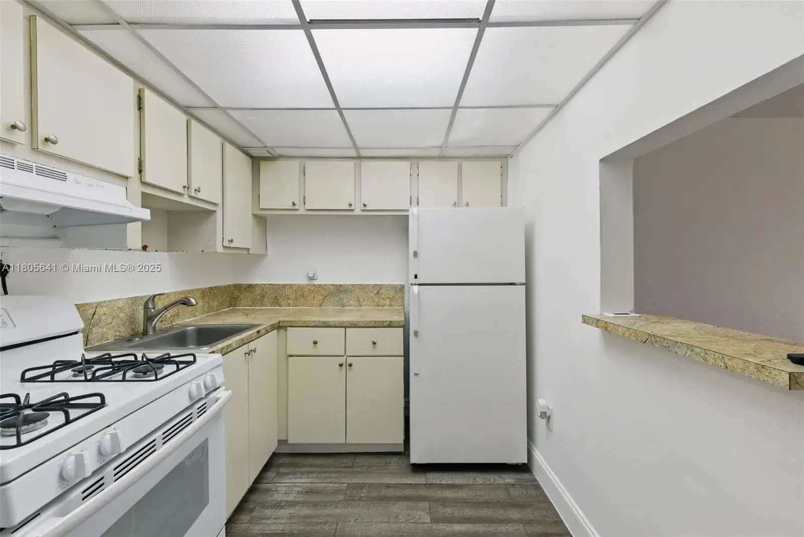 1 bedroom 1 bath Residential Lease for rent at 465 E 28th St # 16, Hialeah FL 33013