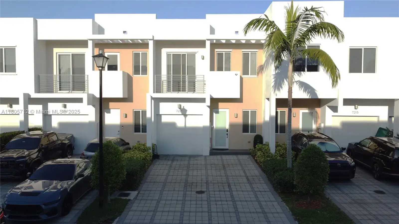 3 bedroom 3 bath Residential for sale at 7221 NW 103rd Path, Doral FL 33178