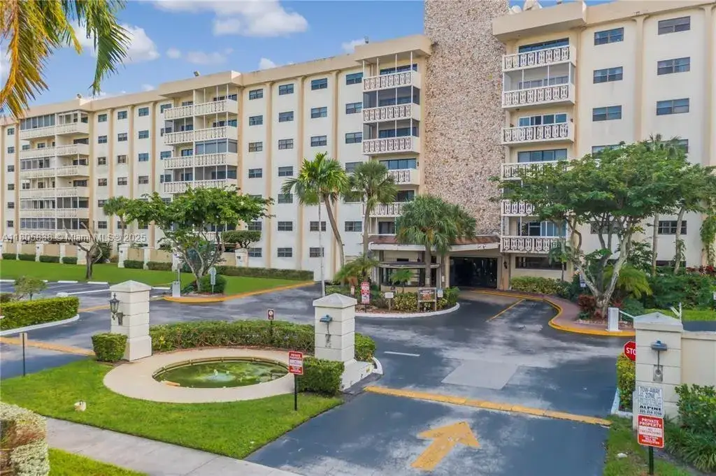 3 bedroom 2 bath Residential for sale at 800 NE 195th St # 720, Miami FL 33179
