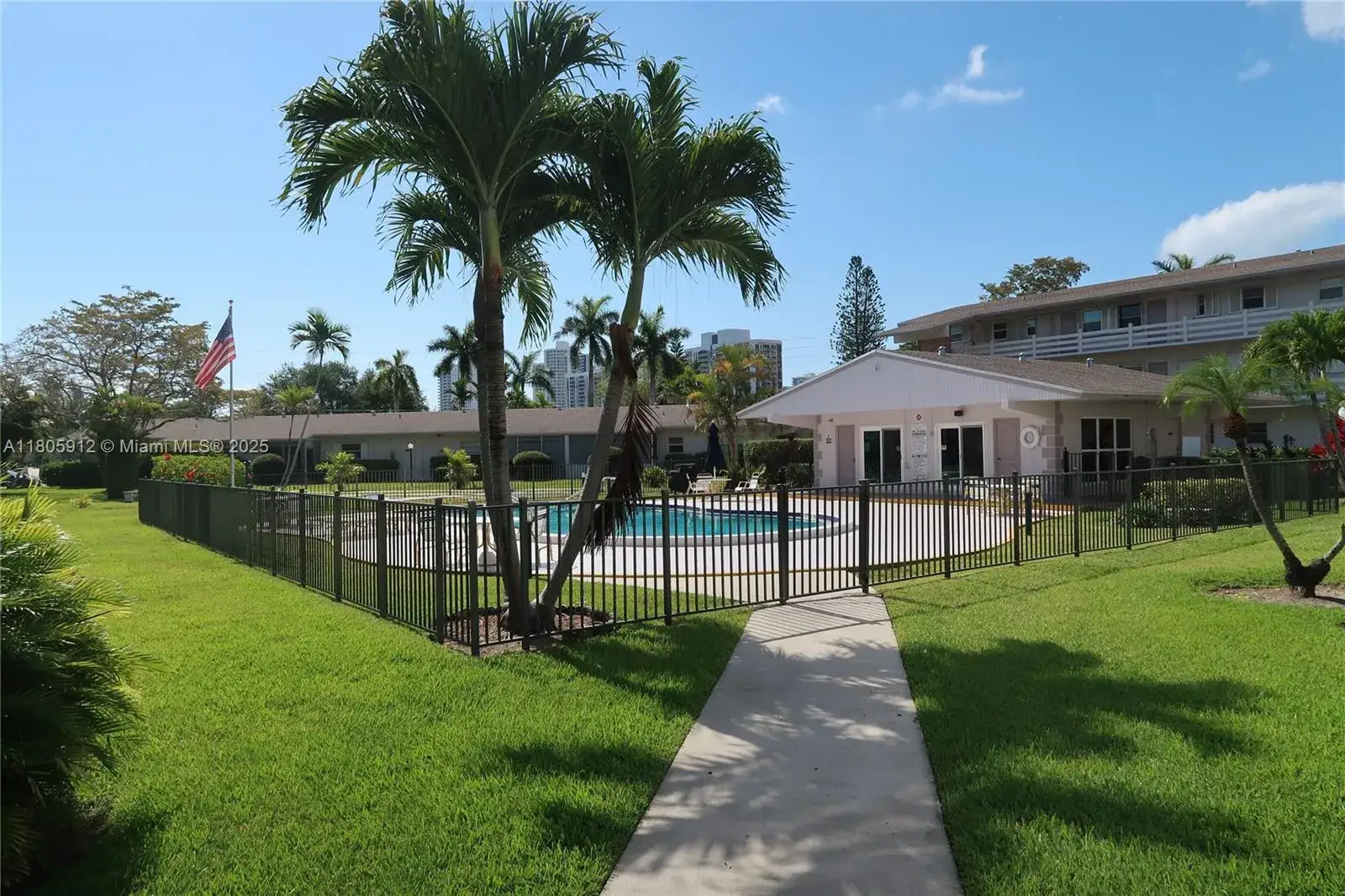 2 bedroom 2 bath Residential for sale at 700 Layne Blvd # 112, Hallandale Beach FL 33009