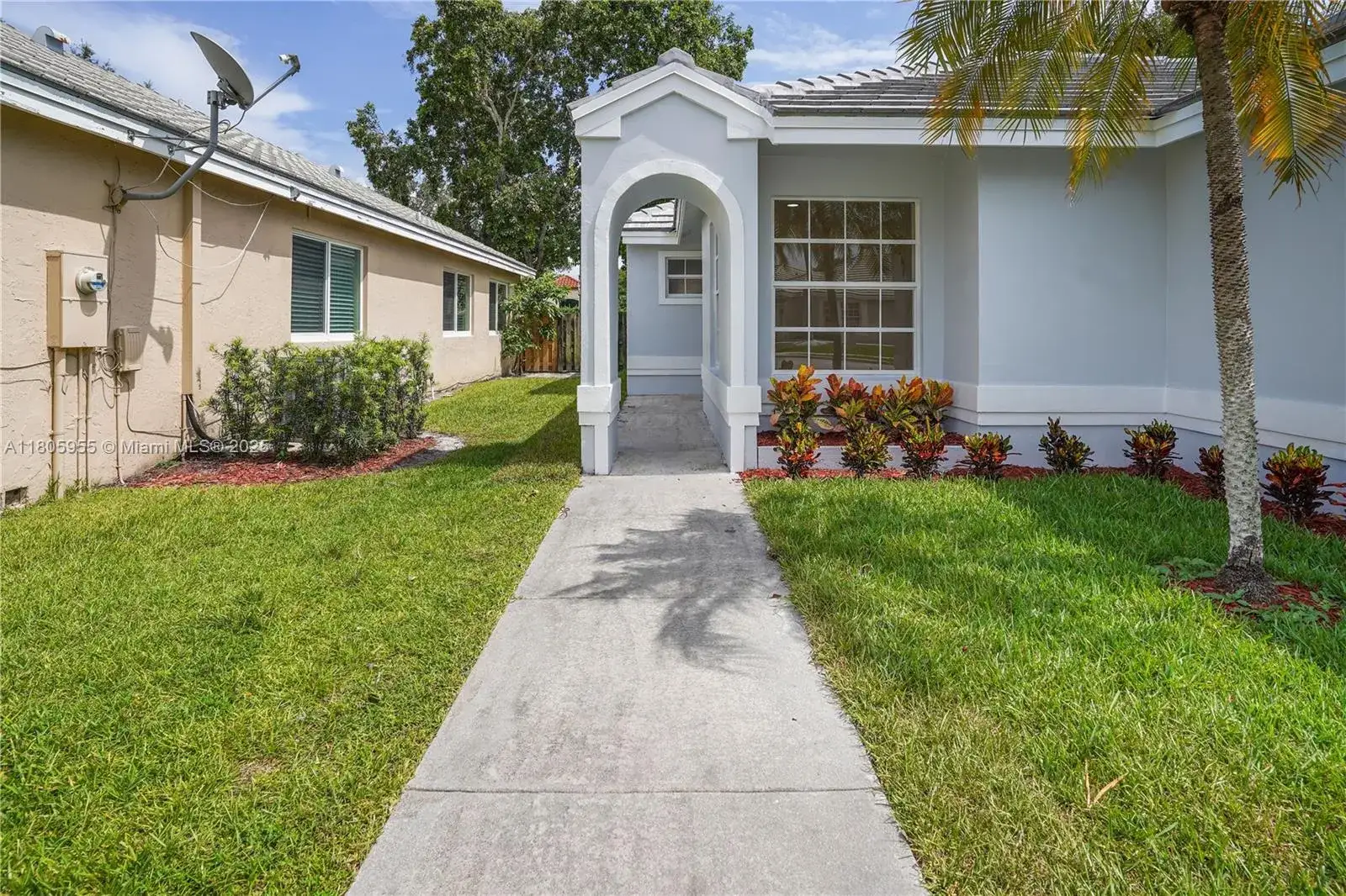 2 bedroom 2 bath Residential for sale at 9354 Arborwood Cir, Davie FL 33328