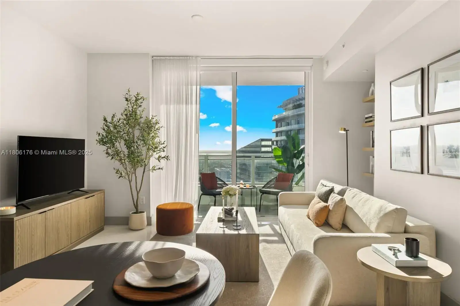 1 bath Residential Lease for rent at 1080 Brickell Ave # 3905, Miami FL 33131