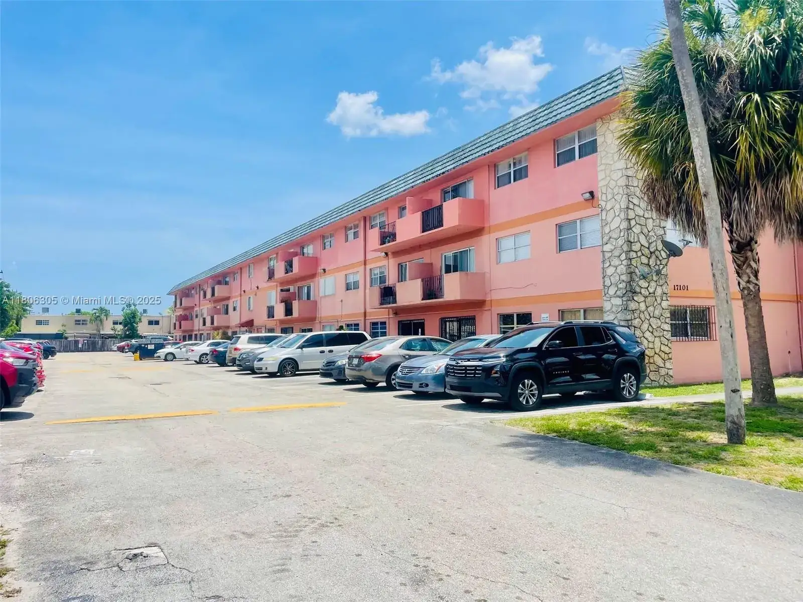 1 bedroom 1 bath Residential for sale at 17101 NW 57th Ave # 314, Miami Gardens FL 33055