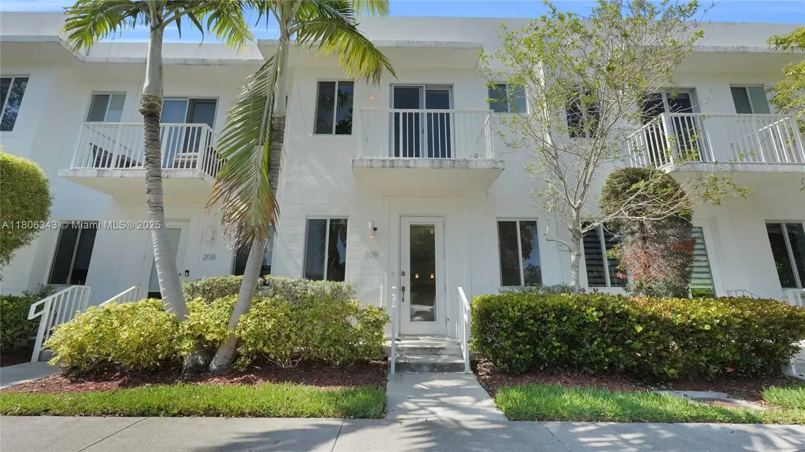 3 bedroom 2 bath Residential for sale at 2621 NE 212th Ter # 209, Miami FL 33180