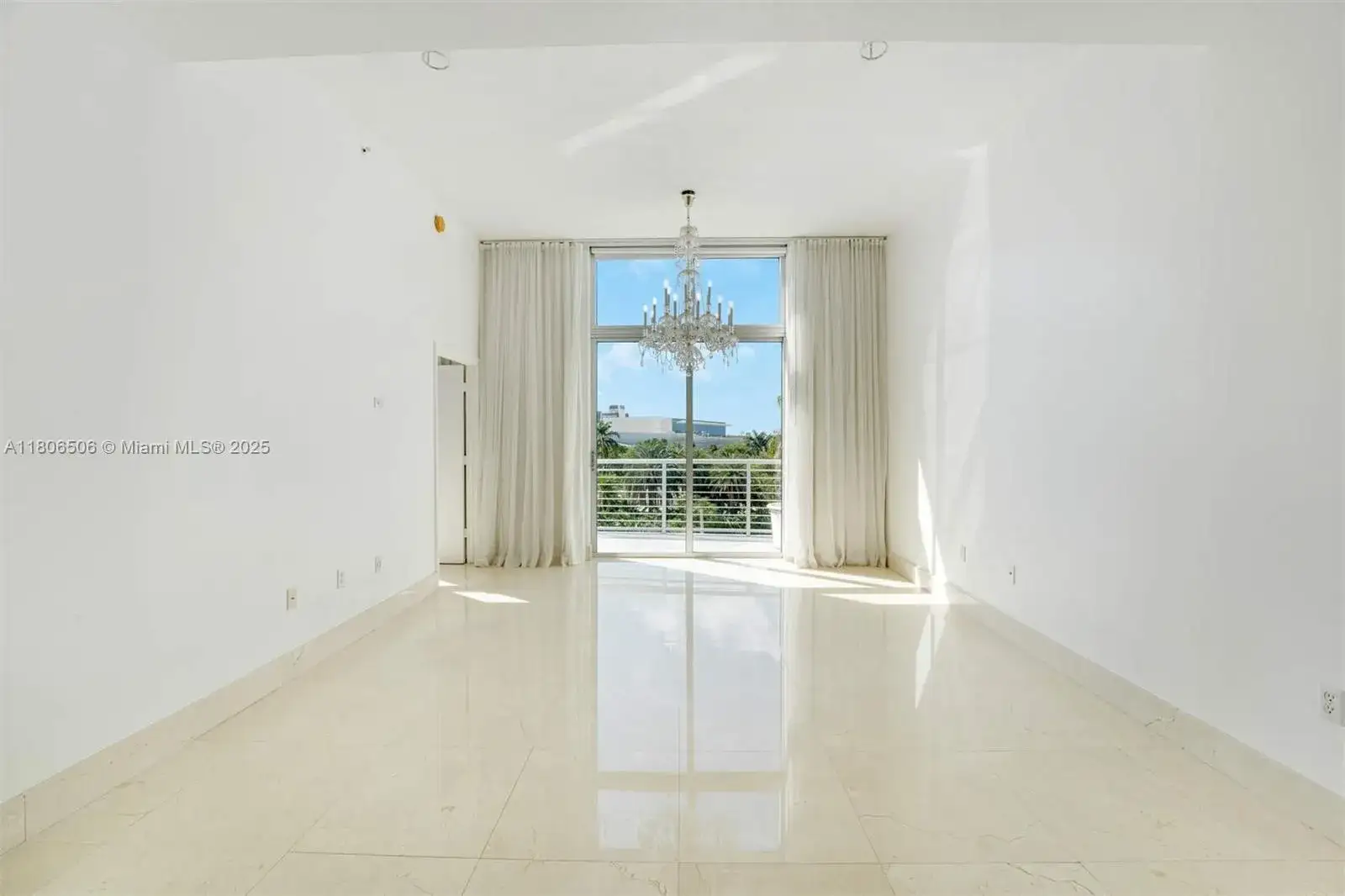 1 bedroom 1 bath Residential for sale at 2001 Meridian Ave # 516, Miami Beach FL 33139
