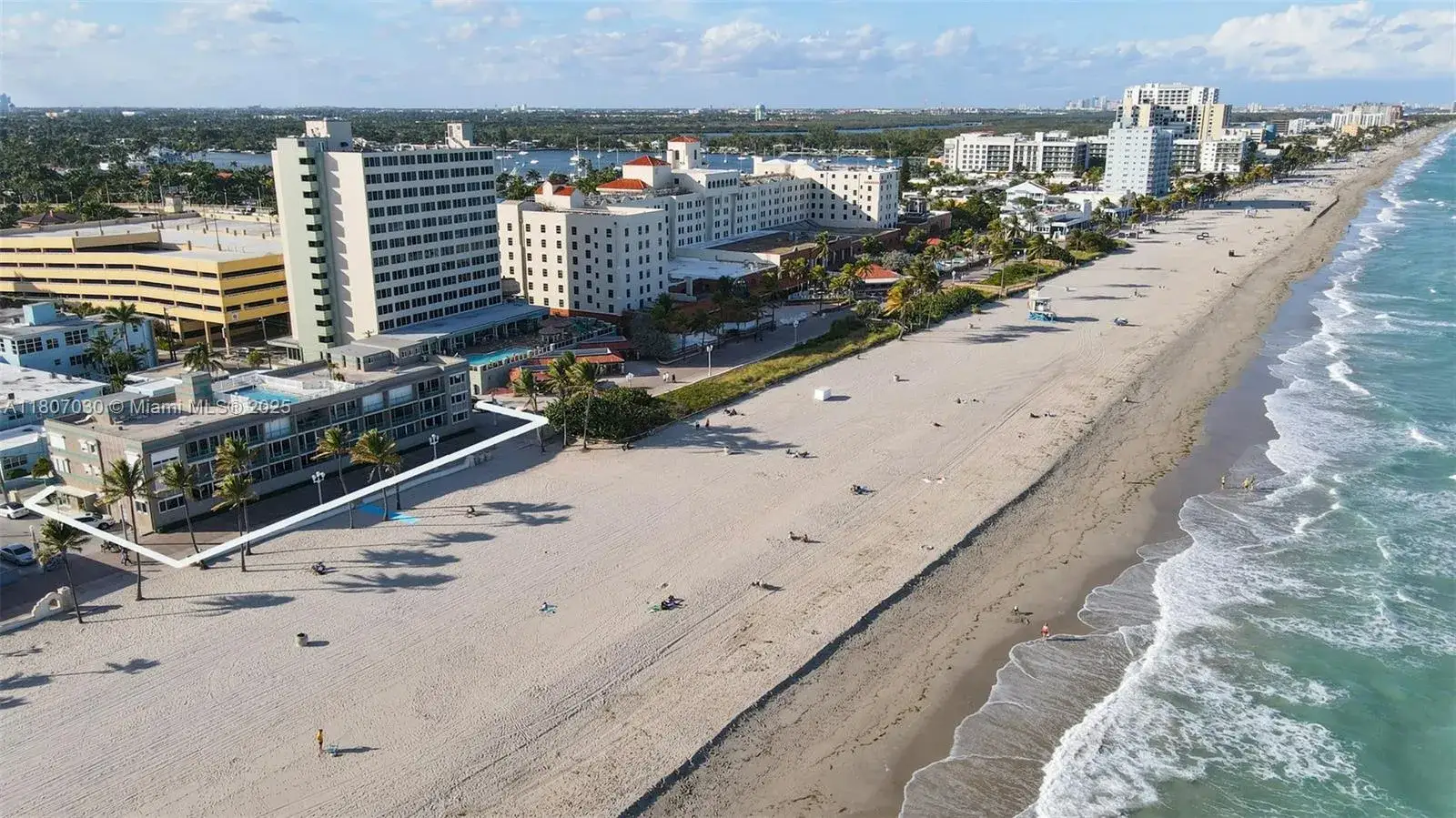 1 bedroom 2 bath Residential Lease for rent at 201 Van Buren St # 101, Hollywood FL 33019