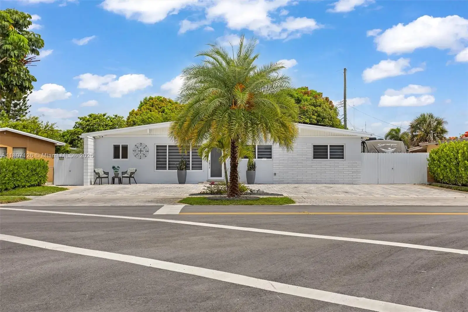 4 bedroom 2 bath Residential for sale at 881 NW 177th Ter, Miami Gardens FL 33169