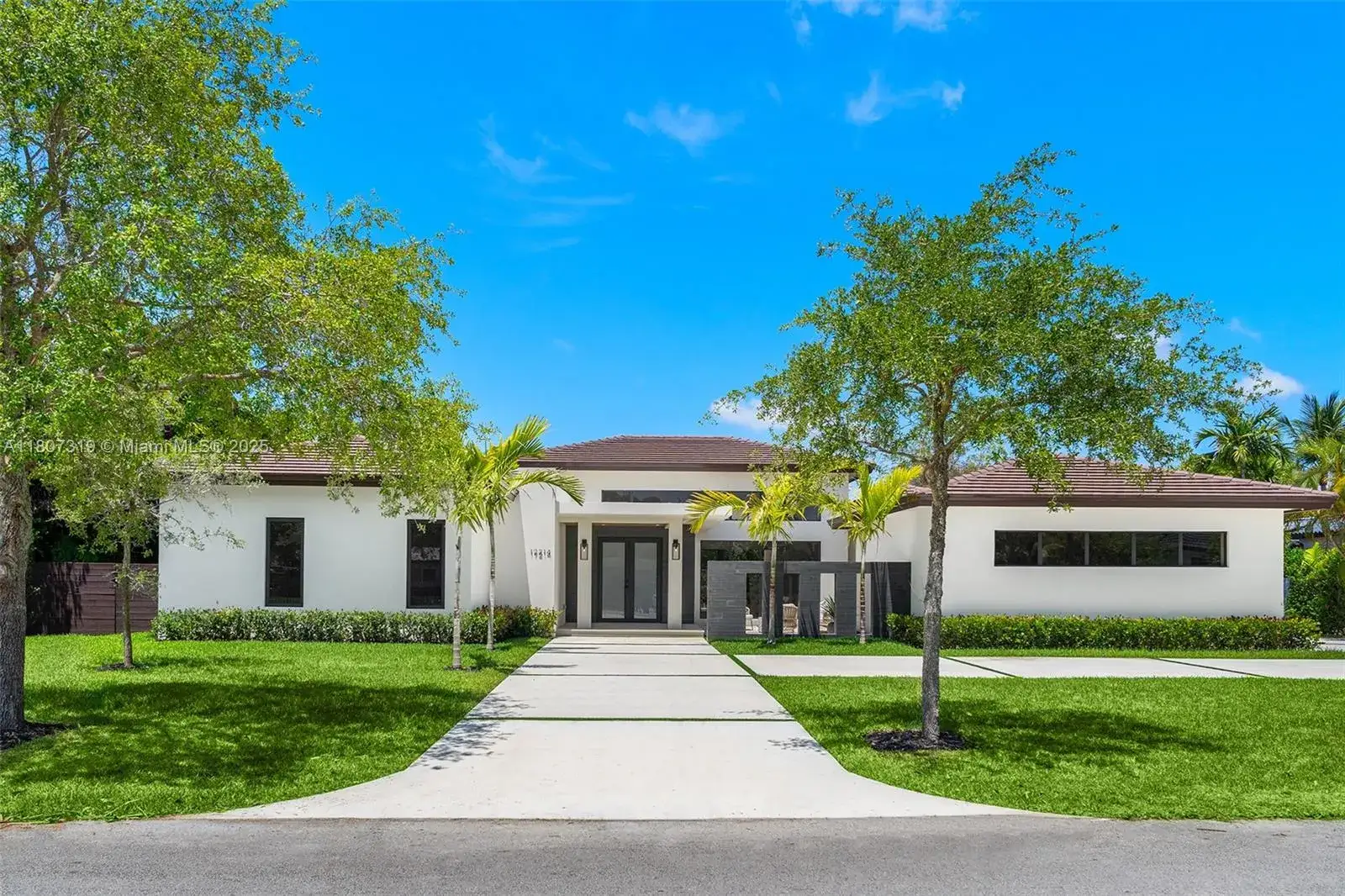 5 bedroom 5 bath Residential for sale at 17214 SW 92nd Ave, Palmetto Bay FL 33157