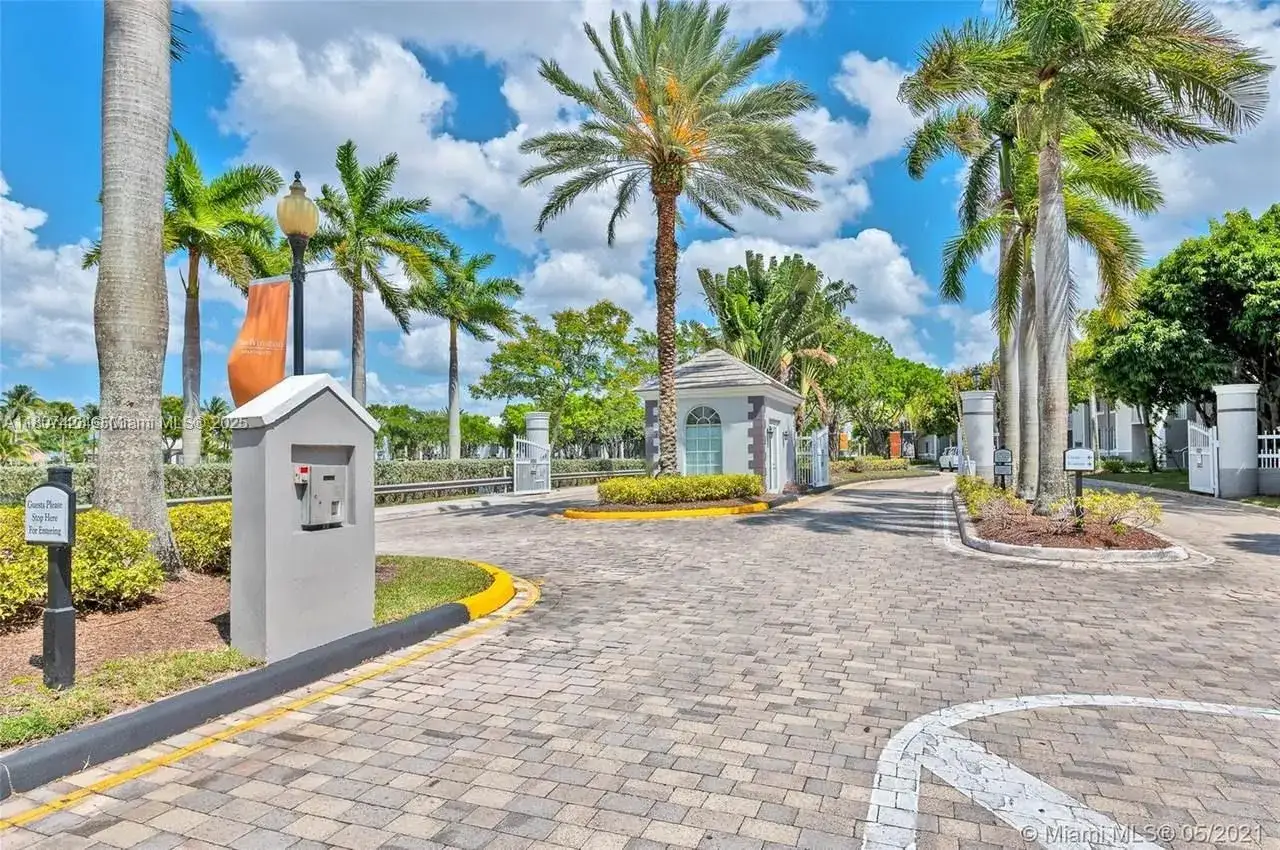 2 bedroom 2 bath Residential for sale at 11185 SW 6th St # 103, Pembroke Pines FL 33025