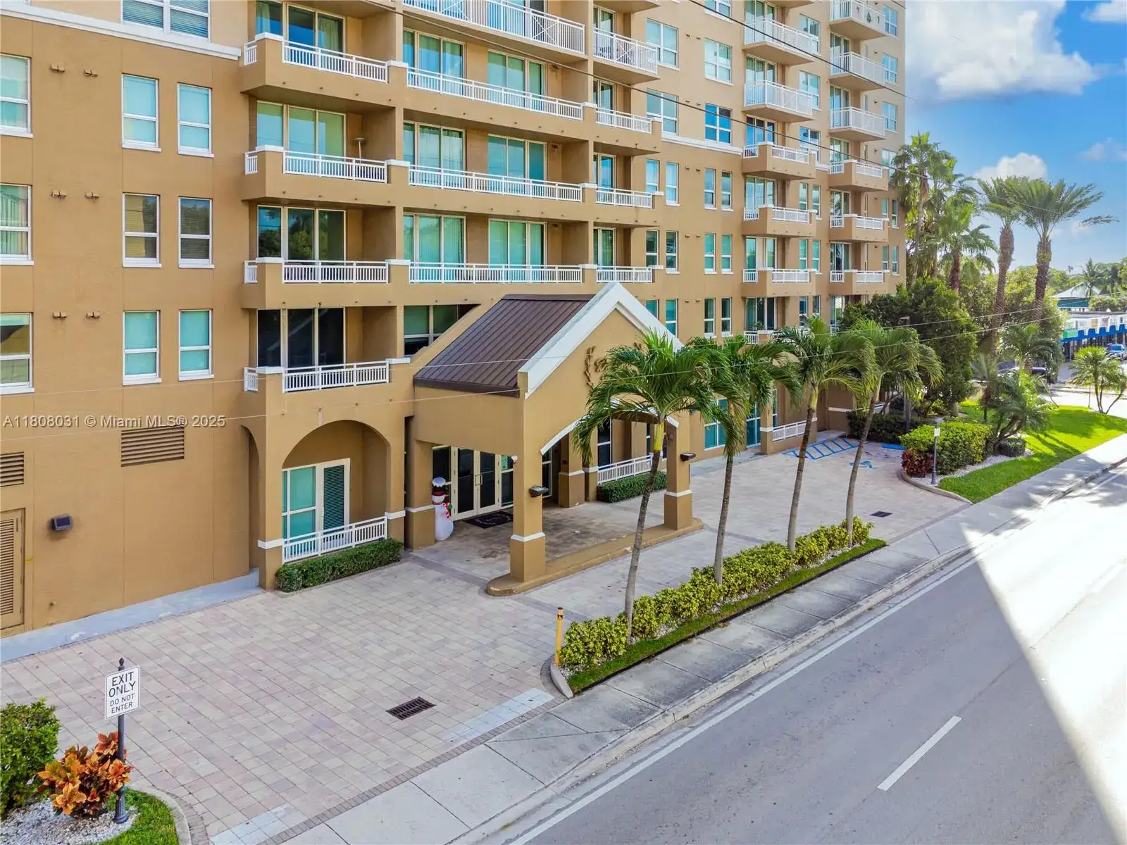 2 bedroom 2 bath Residential for sale at 2665 SW 37th Ave, Miami FL 33133
