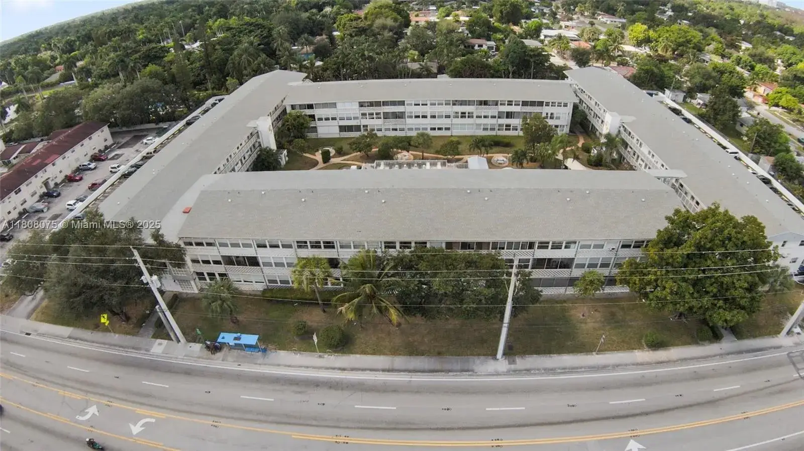 1 bedroom 1 bath Residential for sale at 15610 NE 6th Ave # 22B, Miami FL 33162