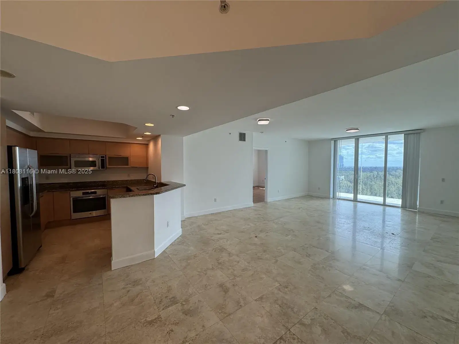 2 bedroom 2 bath Residential for sale at 15051 Royal Oaks Ln # 1604, North Miami FL 33181
