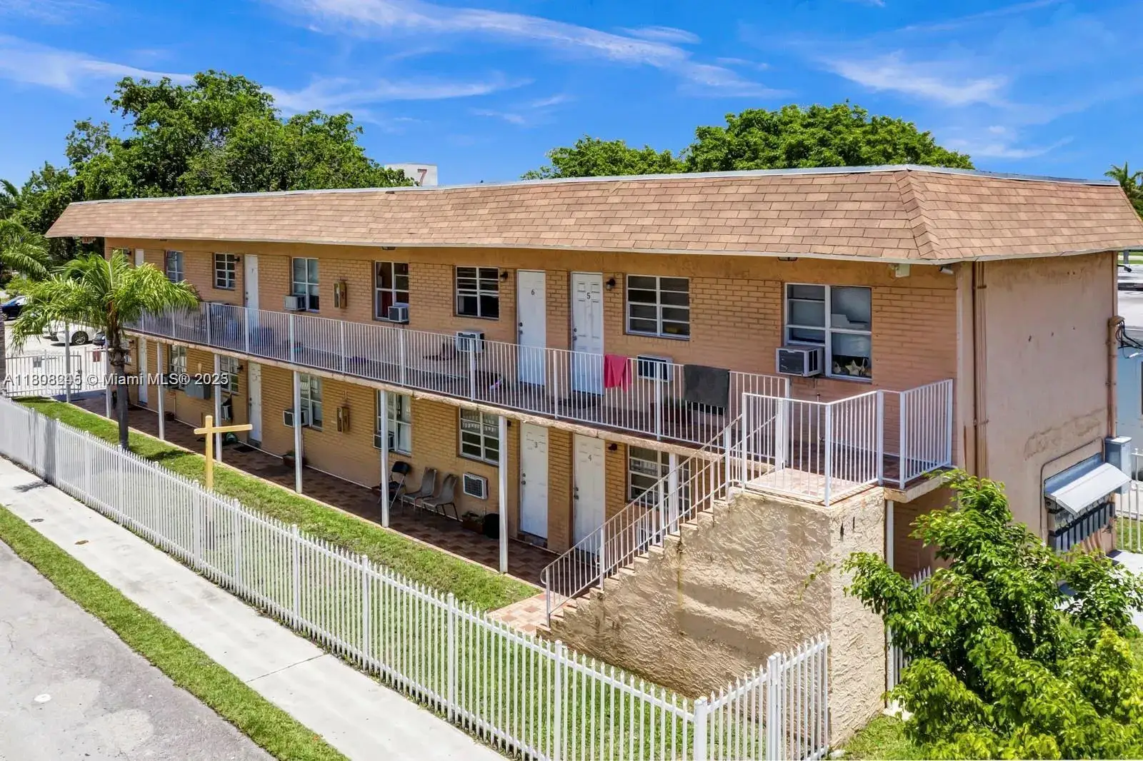 2 bedroom 1 bath Residential Lease for rent at 401 N DIXIE HWY # 6, Hallandale Beach FL 33009