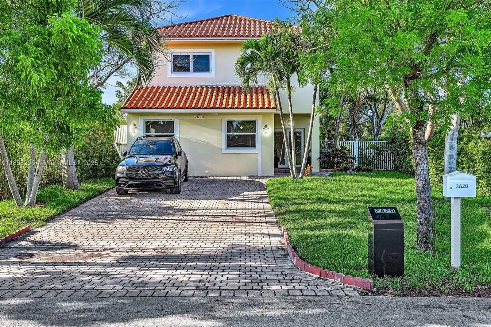 3 bedroom 2 bath Residential Lease for rent at 2620 NE 214 ST, Miami FL 33180