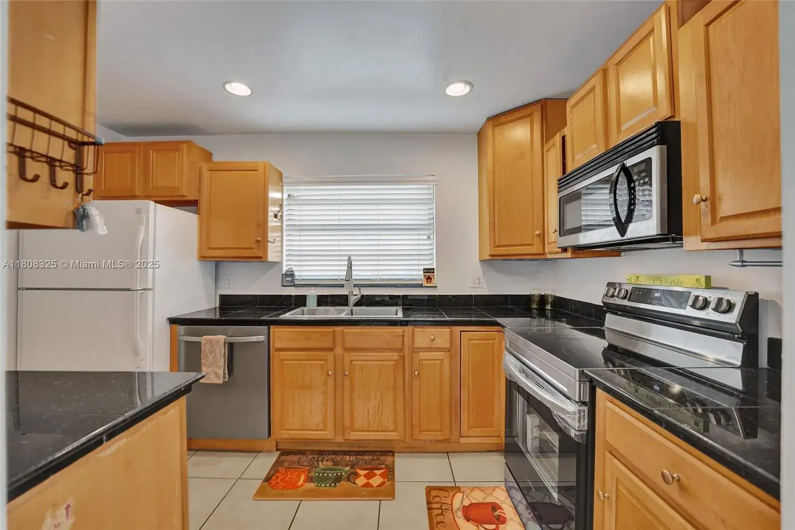4 bedroom 3 bath Residential for sale at 1551 NW 92nd Ave # 185, Pembroke Pines FL 33024