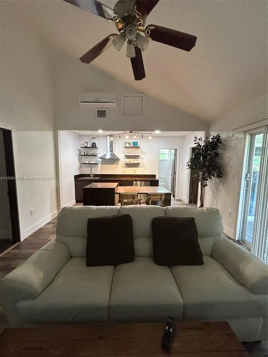 1 bedroom 1 bath Residential Lease for rent at 1531 NE 35th St # 3, Oakland Park FL 33334