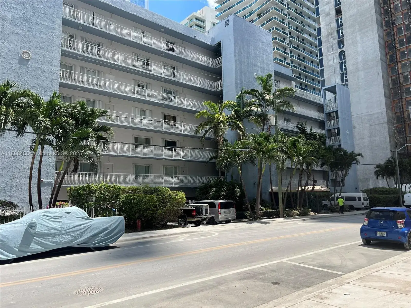 2 bedroom 2 bath Residential for sale at 677 NE 24th St # 607, Miami FL 33137