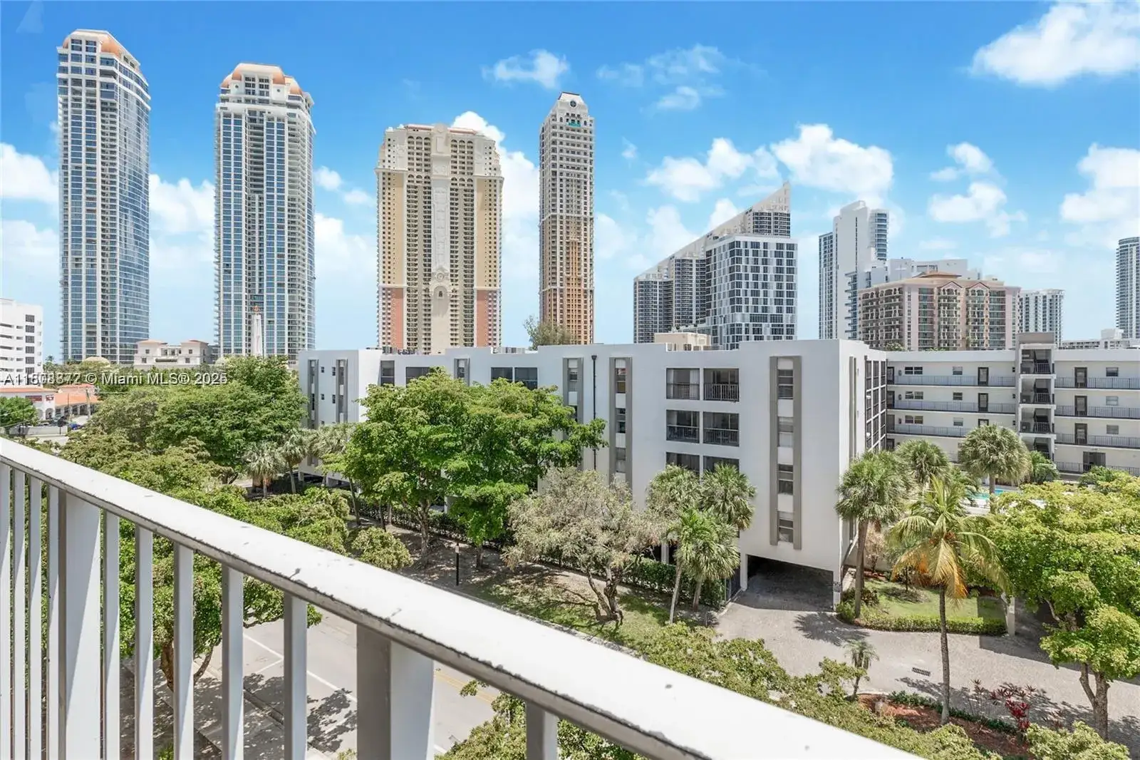 1 bedroom 1 bath Residential Lease for rent at 200 178th Dr # 606, Sunny Isles Beach FL 33160