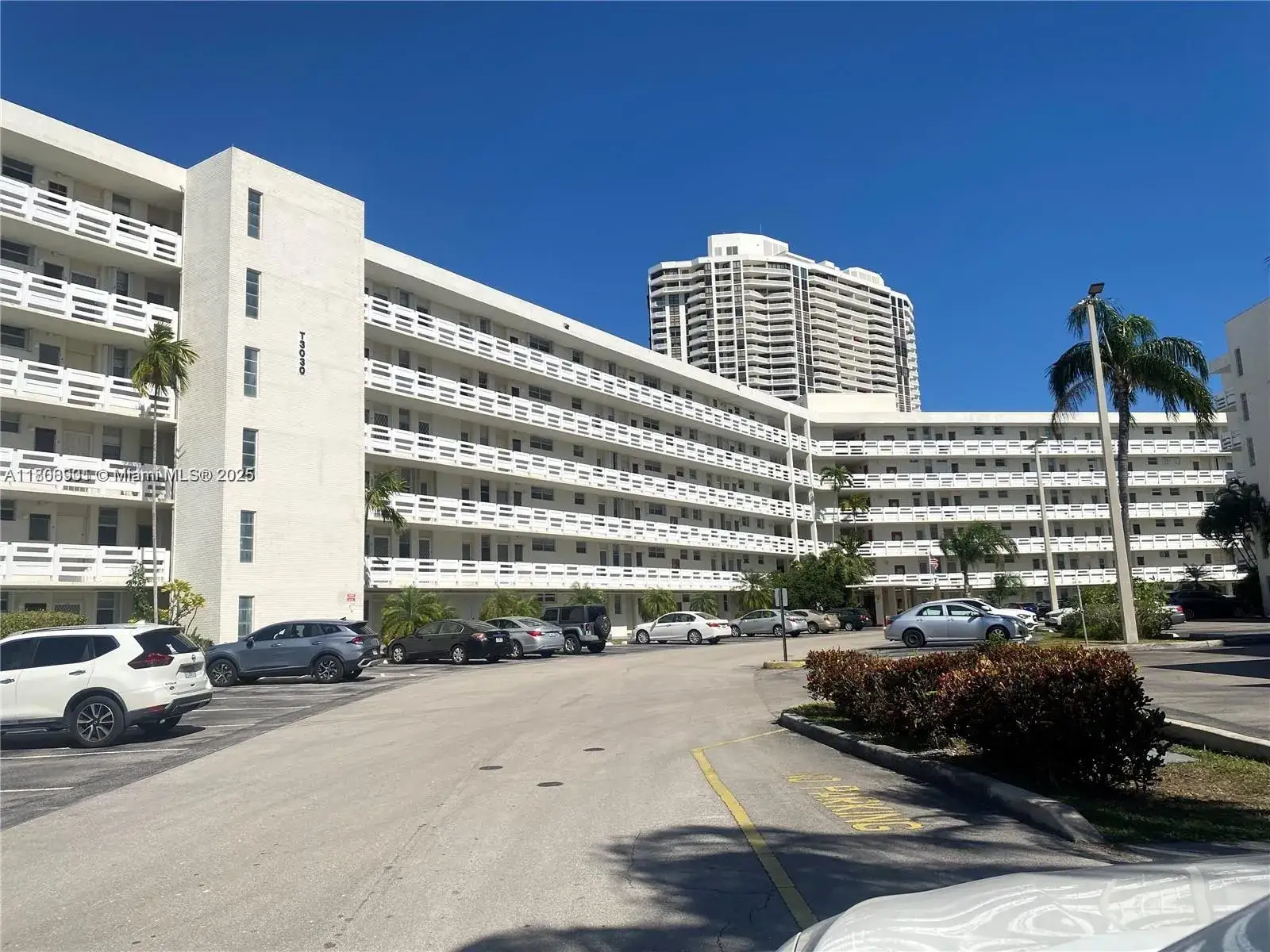 2 bedroom 2 bath Residential for sale at 3030 Marcos Dr # T504, Aventura FL 33160