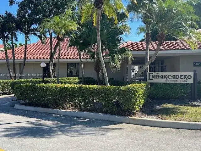 2 bedroom 2 bath Residential for sale at 5326 NE 6th Ave # E23, Oakland Park FL 33334