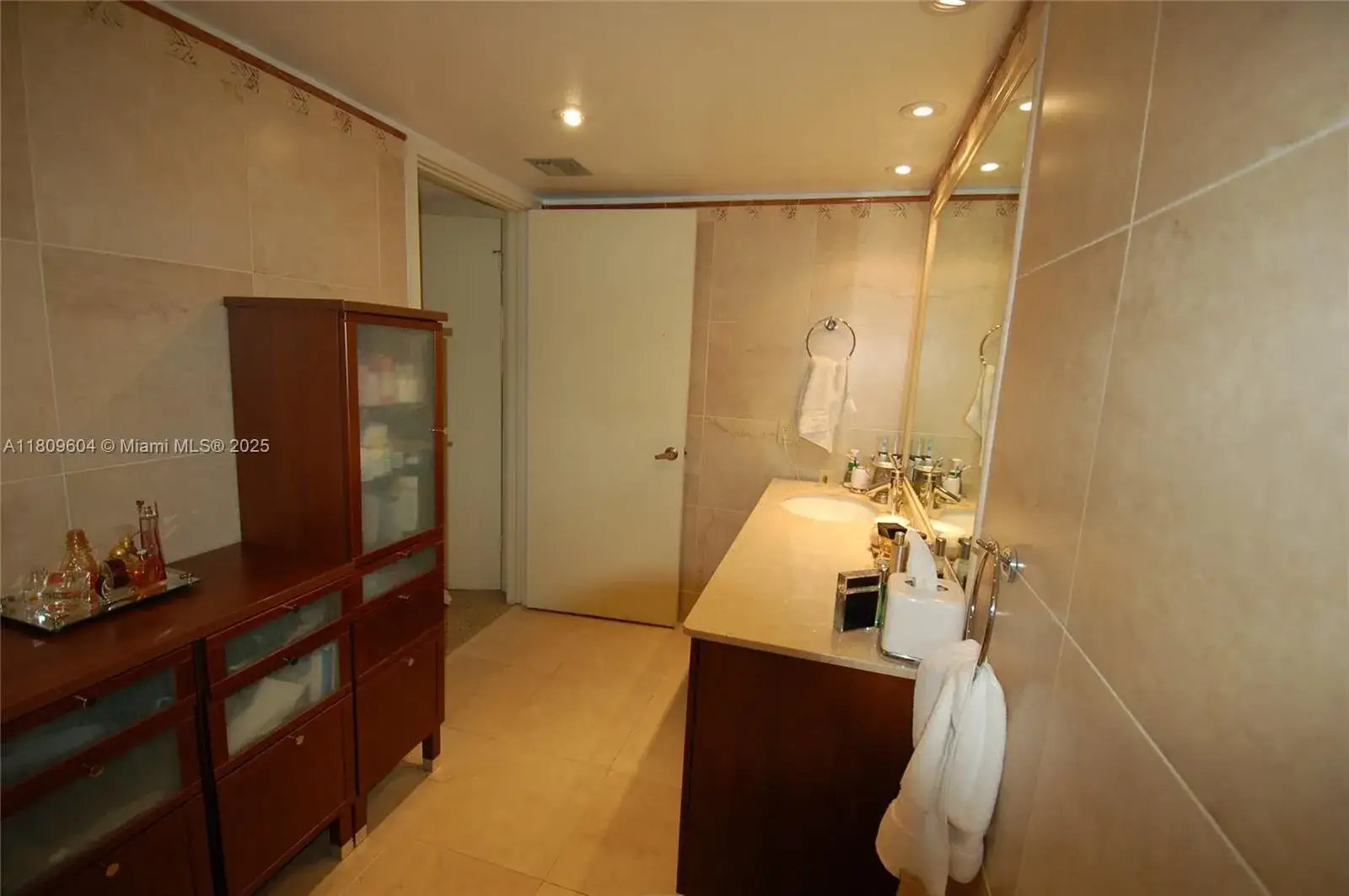 2 bedroom 2 bath Residential for sale at 8877 Collins Ave # 507, Surfside FL 33154