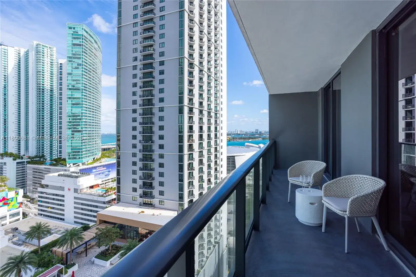 1 bedroom 1 bath Residential Lease for rent at 601 NE 1st Ave # 2002, Miami FL 33132