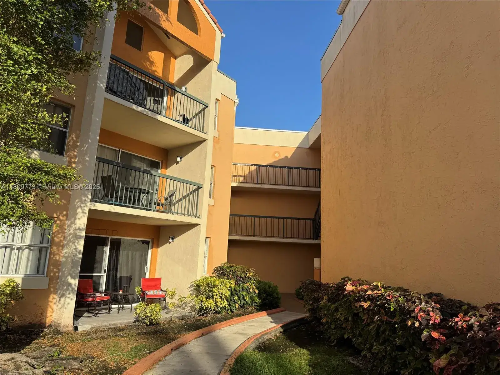 2 bedroom 2 bath Residential for sale at 6276 NW 186th St # 305, Hialeah FL 33015