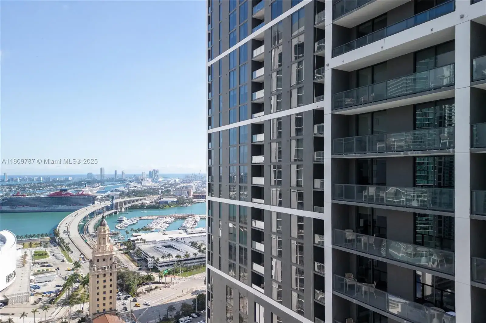 2 bedroom 2 bath Residential Lease for rent at 159 NE 6th St # 2901, Miami FL 33132
