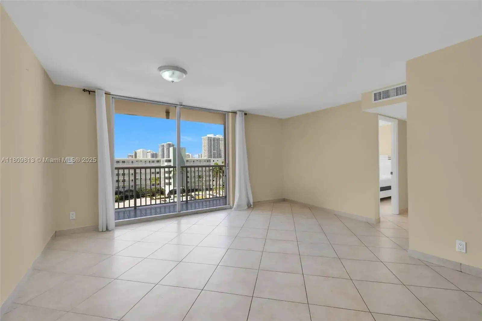 2 bedroom 2 bath Residential for sale at 3161 S OCEAN DR # 607, Hallandale Beach FL 33009