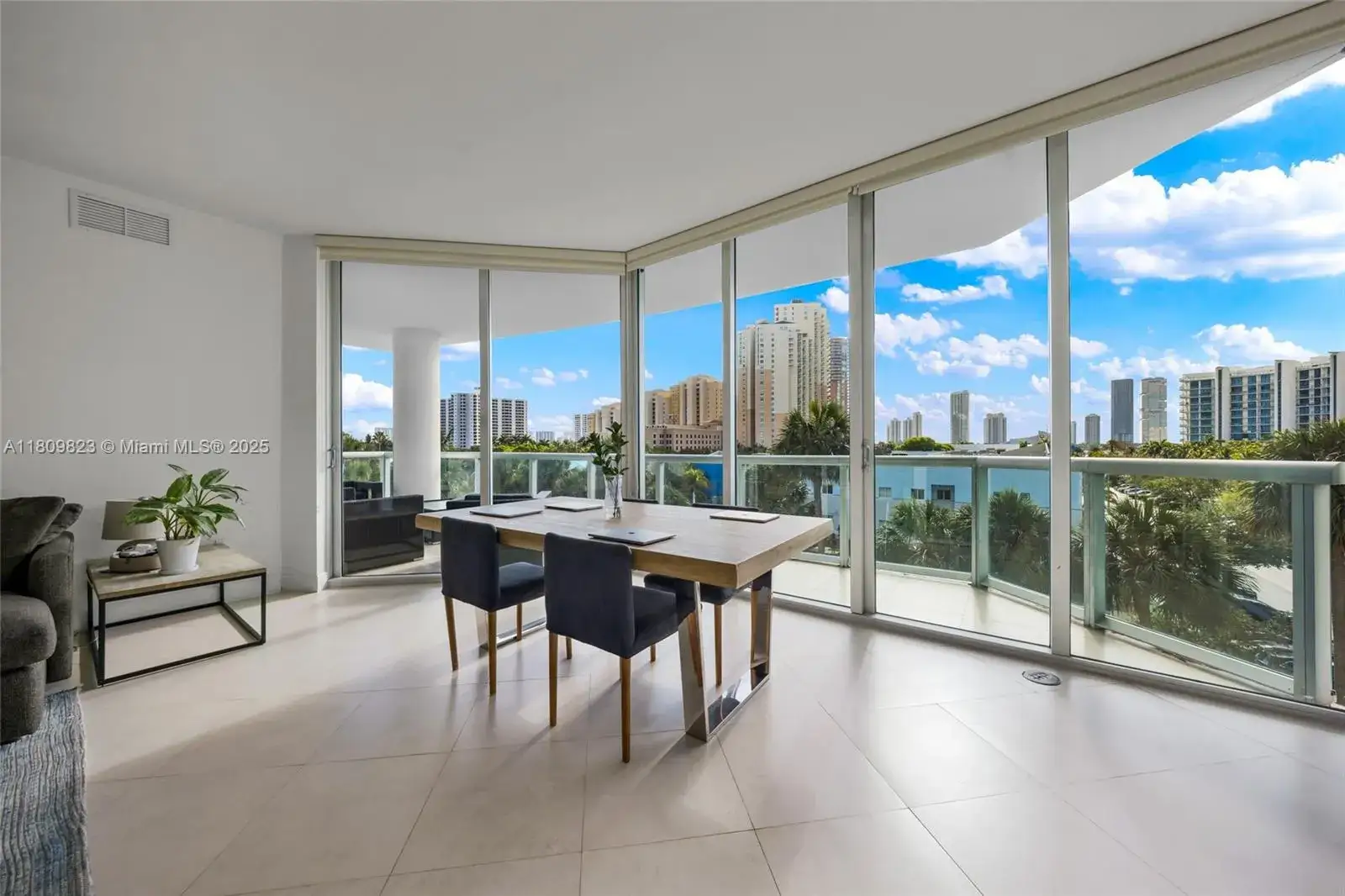 2 bedroom 2 bath Residential for sale at 3131 NE 188th St # 506, Aventura FL 33180