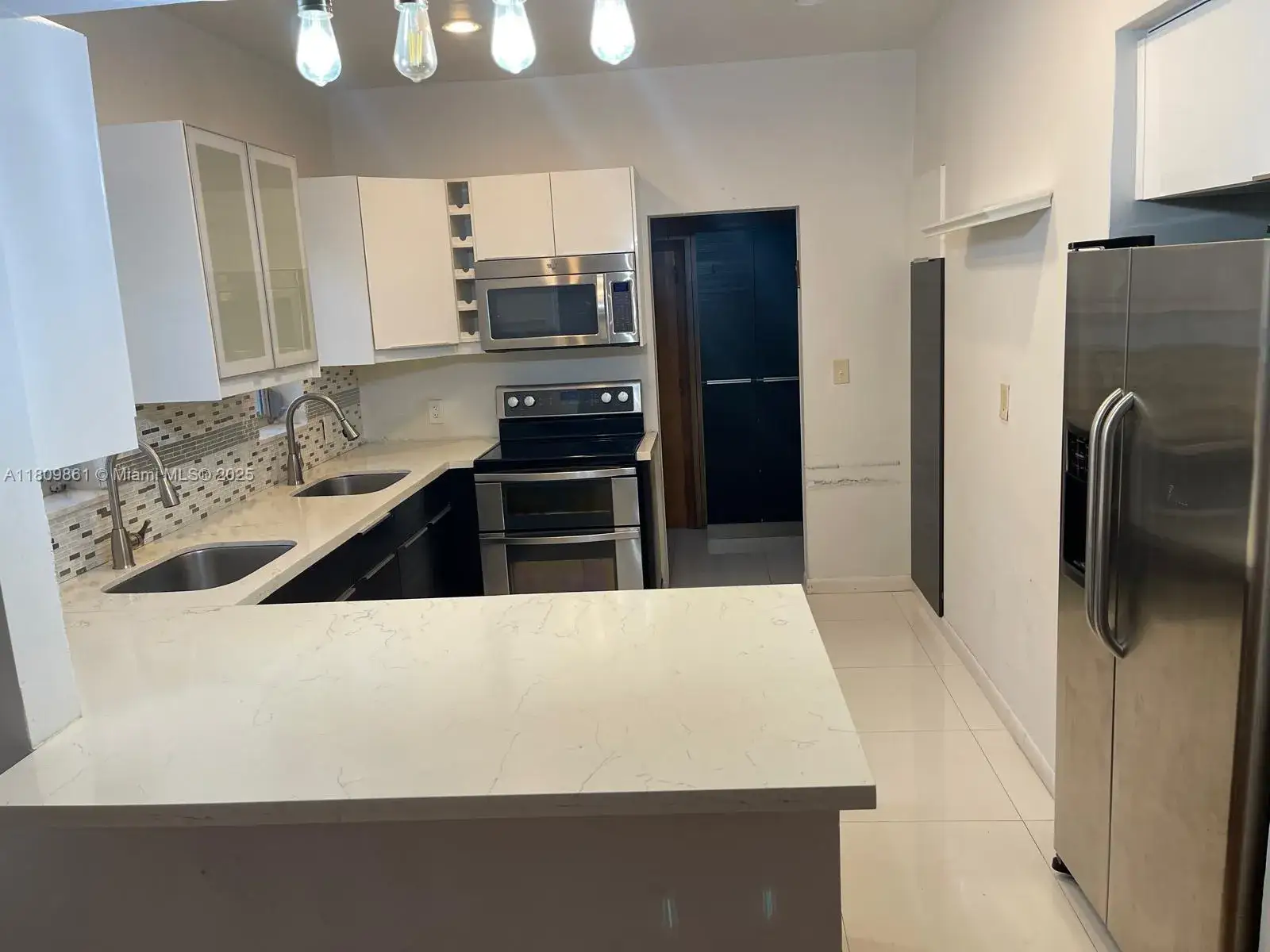 3 bedroom 2 bath Residential Lease for rent at 330 W 46th St # 1, Miami Beach FL 33140