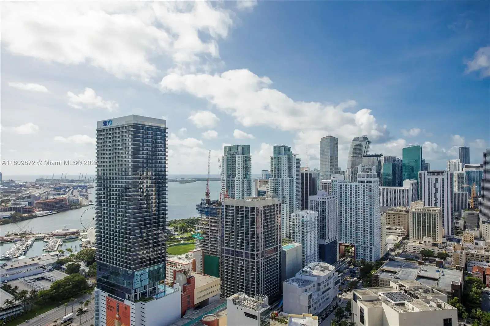 1 bedroom 1 bath Residential for sale at 601 NE 1st St # 3907, Miami FL 33132