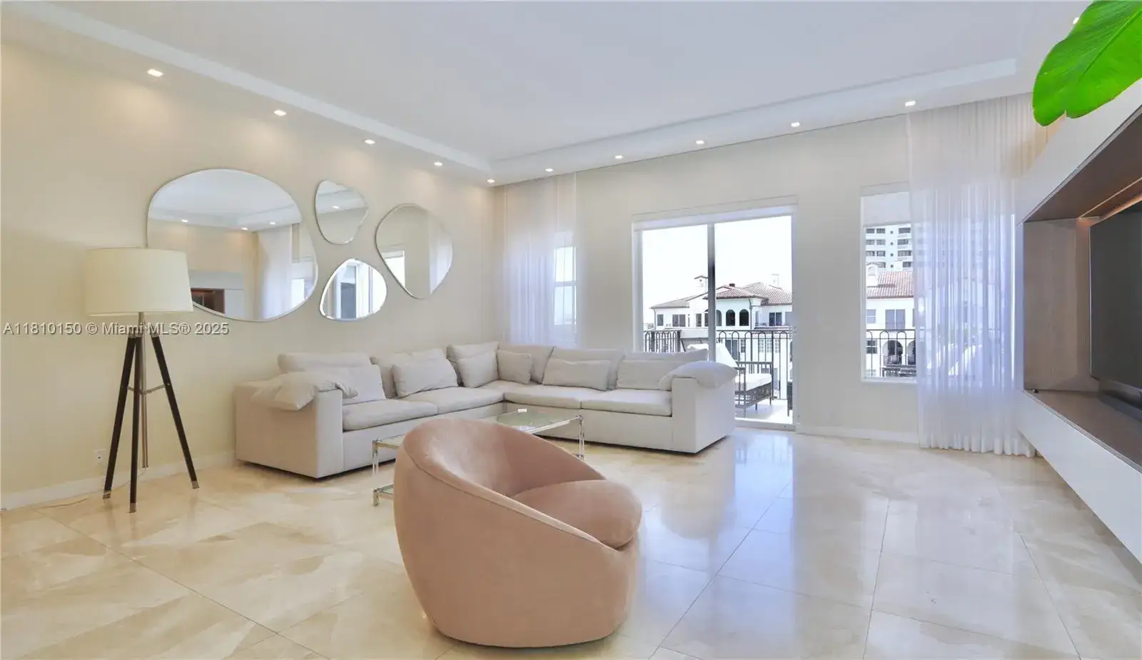 2 bedroom 2 bath Residential for sale at 3900 ISLAND BL # 2, Aventura FL 33160