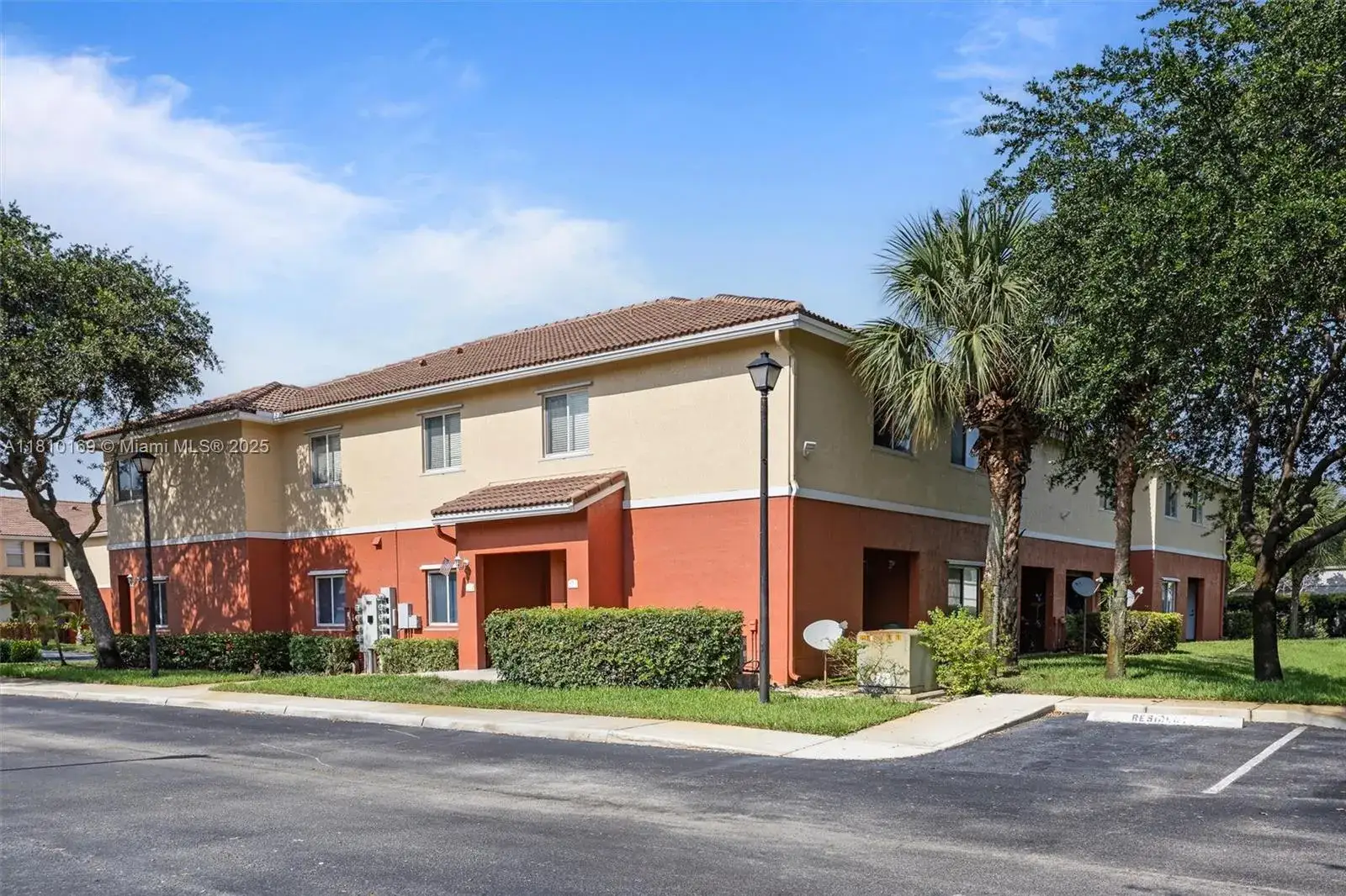 3 bedroom 2 bath Residential for sale at 3340 Palomino Dr # 2, Davie FL 33024