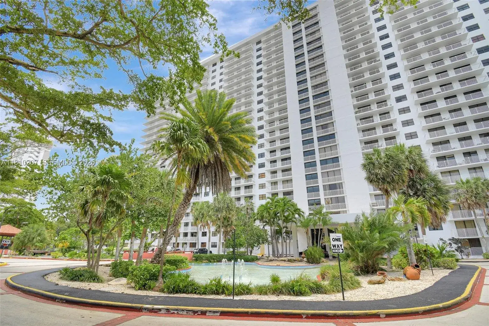 2 bedroom 2 bath Residential for sale at 210 174th St # 2212, Sunny Isles Beach FL 33160