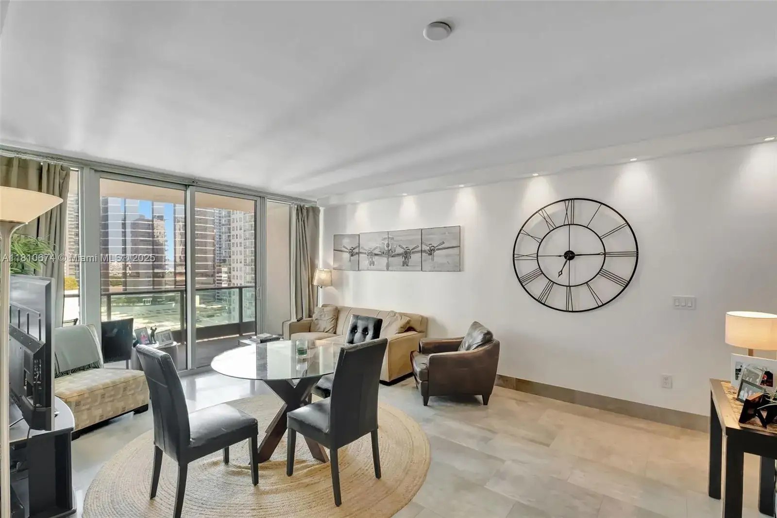 1 bedroom 1 bath Residential for sale at 1331 Brickell Bay Dr # 1504, Miami FL 33131