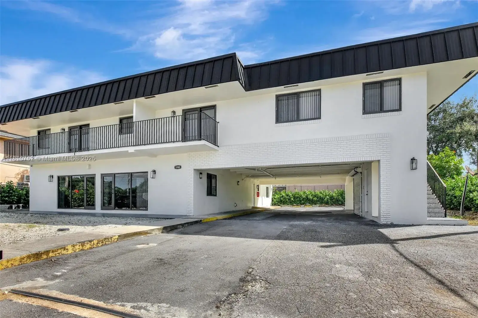 1 bedroom 1 bath Residential Lease for rent at 5980 SW 40th Ave # D, Dania Beach FL 33312