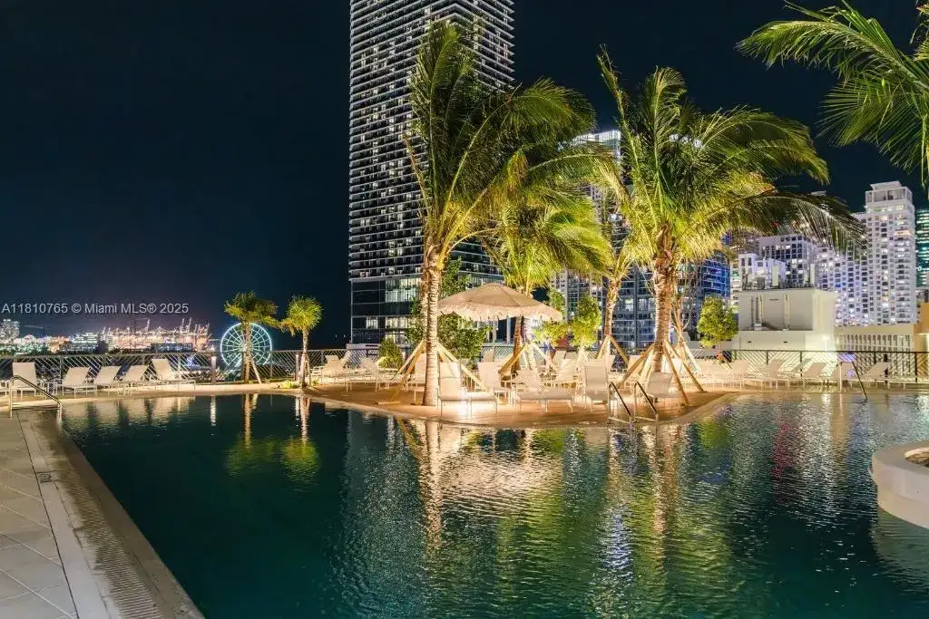 2 bedroom 2 bath Residential for sale at 159 NE 6TH ST # 3205, Miami FL 33132