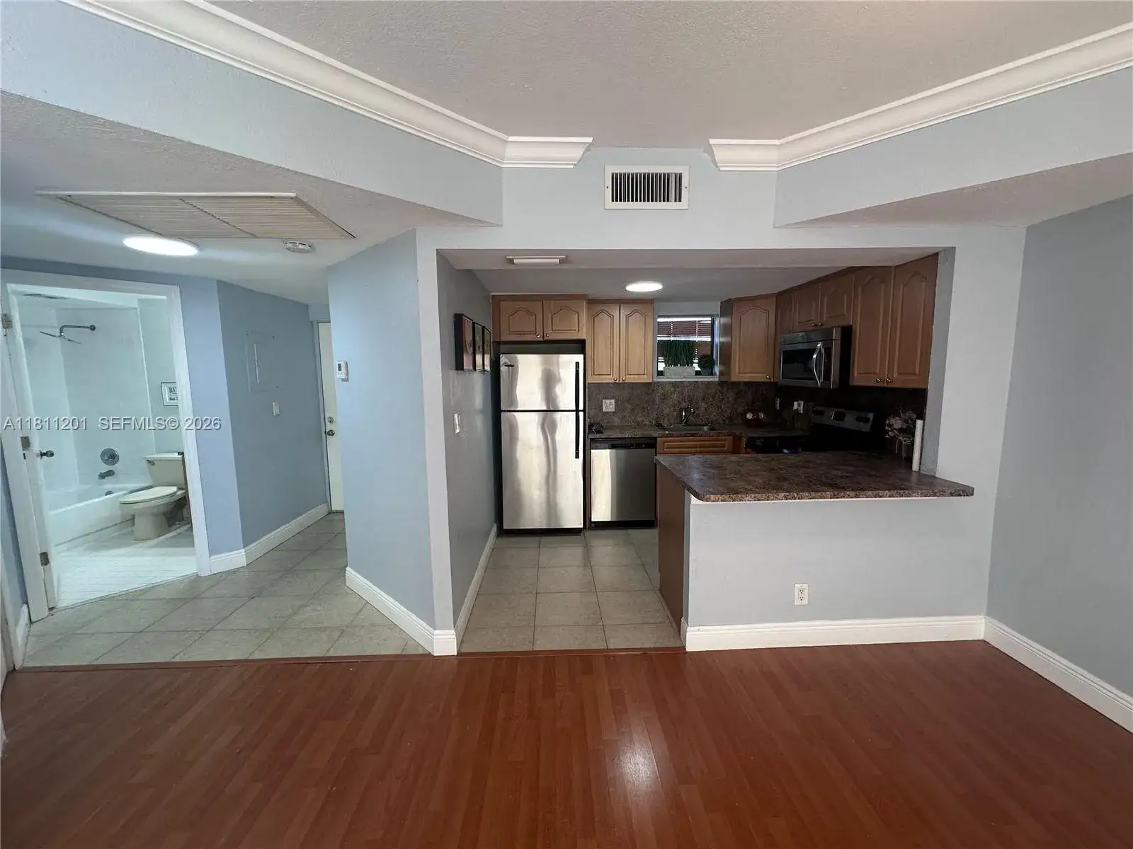 1 bedroom 1 bath Residential for sale at 8290 Lake Dr # 502, Doral FL 33166