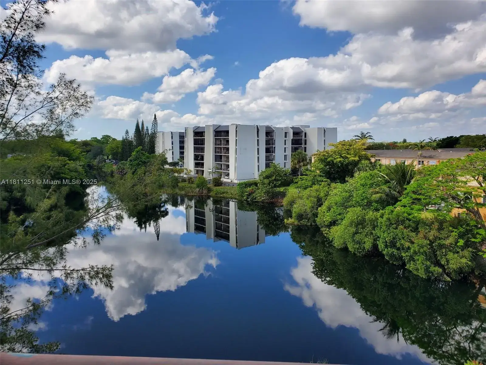 3 bedroom 2 bath Residential for sale at 14250 SW 62nd St # 505, Miami FL 33183