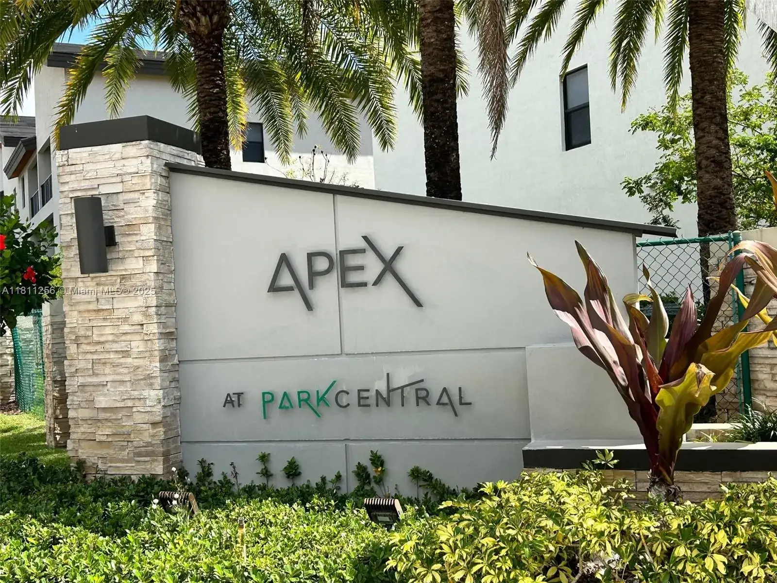 2 bedroom 2 bath Residential for sale at 8005 NW 104th Ave # 24, Doral FL 33178